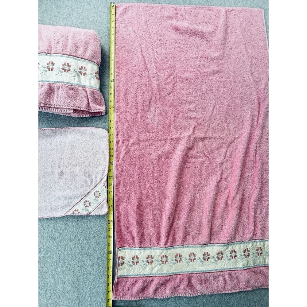 Vintage Letters Inc Bath‎ Towels & Washcloths Pink Satin Embroidered Trim Floral